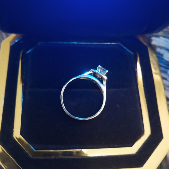 .75ct Natural Diamond engagement ring 18kt white gold. $5700 appraisal. Size 6 - Picture 4 of 6